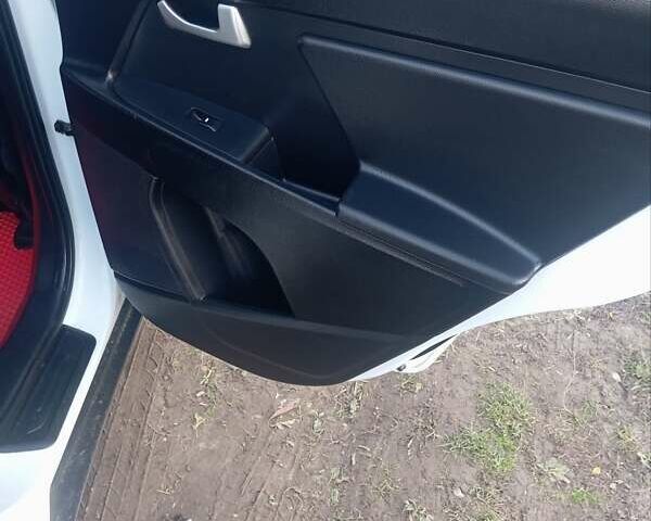 Белый Киа Sportage, объемом двигателя 2 л и пробегом 160 тыс. км за 10500 $, фото 18 на Automoto.ua