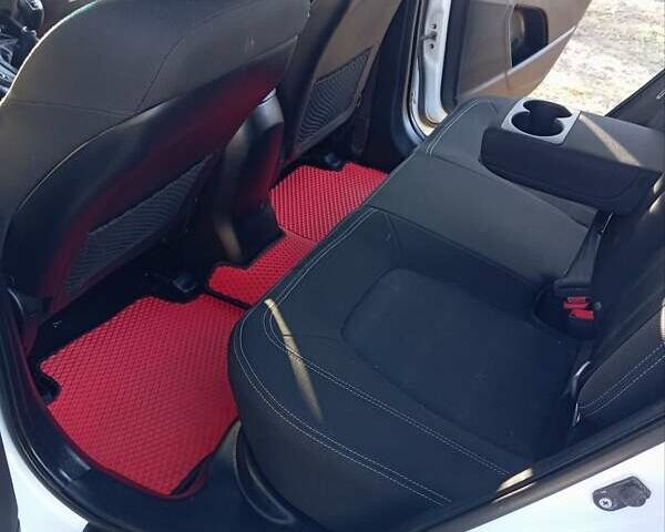 Белый Киа Sportage, объемом двигателя 2 л и пробегом 160 тыс. км за 10500 $, фото 13 на Automoto.ua