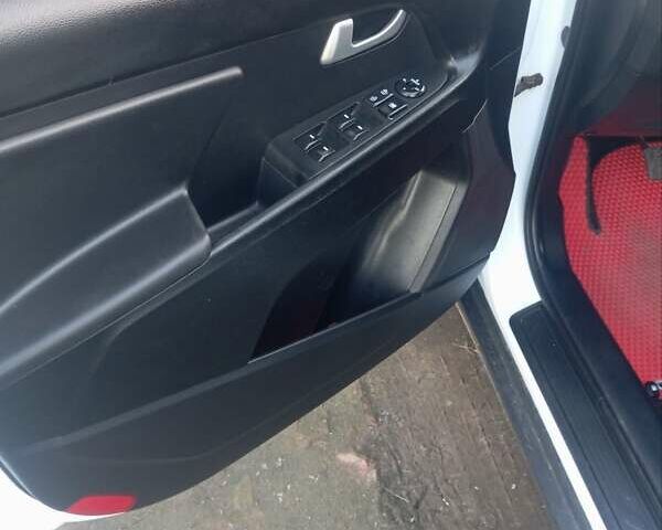 Белый Киа Sportage, объемом двигателя 2 л и пробегом 160 тыс. км за 10500 $, фото 12 на Automoto.ua