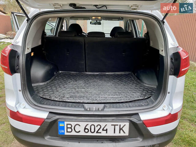 Белый Киа Sportage, объемом двигателя 2 л и пробегом 244 тыс. км за 9990 $, фото 5 на Automoto.ua