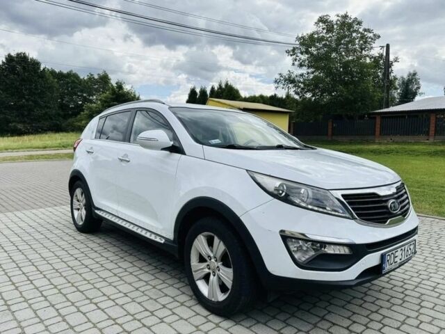 Белый Киа Sportage, объемом двигателя 0 л и пробегом 235 тыс. км за 5000 $, фото 1 на Automoto.ua
