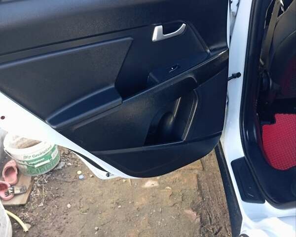 Белый Киа Sportage, объемом двигателя 2 л и пробегом 160 тыс. км за 10500 $, фото 10 на Automoto.ua