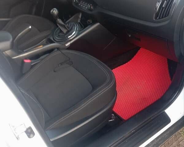 Белый Киа Sportage, объемом двигателя 2 л и пробегом 160 тыс. км за 10500 $, фото 19 на Automoto.ua