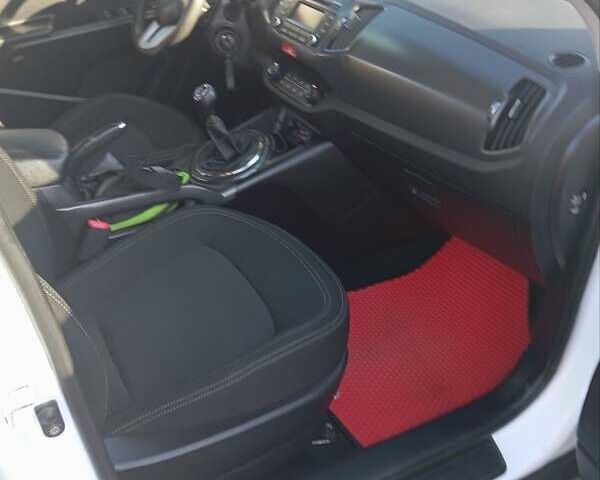 Белый Киа Sportage, объемом двигателя 2 л и пробегом 160 тыс. км за 10500 $, фото 14 на Automoto.ua