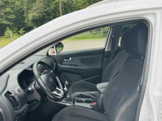 Белый Киа Sportage, объемом двигателя 0 л и пробегом 235 тыс. км за 5000 $, фото 6 на Automoto.ua