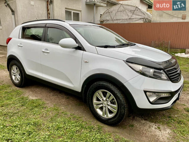 Белый Киа Sportage, объемом двигателя 2 л и пробегом 244 тыс. км за 9990 $, фото 2 на Automoto.ua