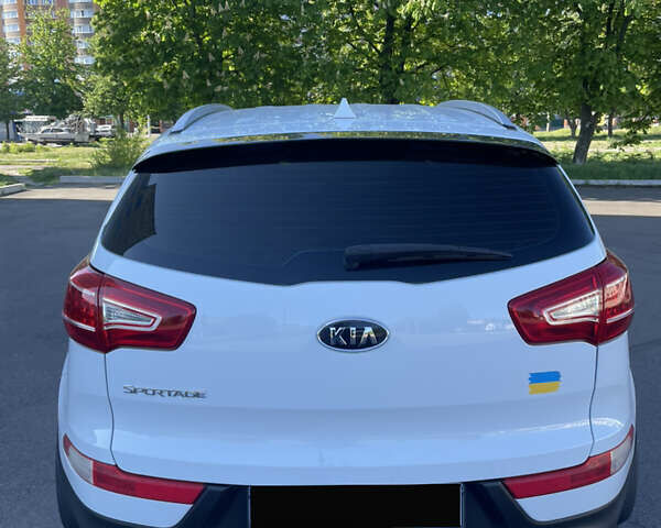 Кіа Sportage 2011 у Белой Церкве на Automoto.ua Білий Кіа Sportage, об'ємом двигуна 2 л та пробігом 167 тис. км за 13200 $, фото 8 на Automoto.ua