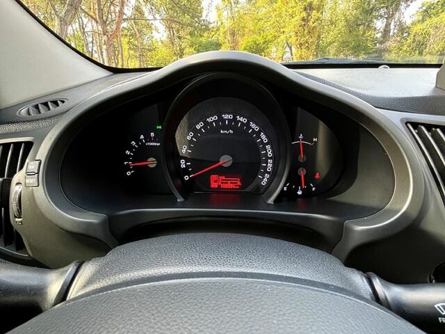 Білий Кіа Sportage, об'ємом двигуна 2 л та пробігом 183 тис. км за 12400 $, фото 9 на Automoto.ua