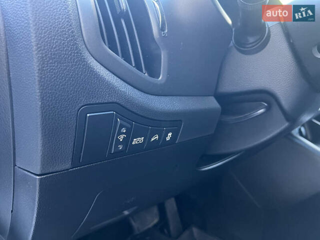 Белый Киа Sportage, объемом двигателя 2 л и пробегом 290 тыс. км за 12999 $, фото 31 на Automoto.ua