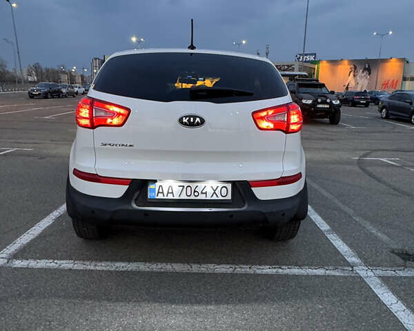 Білий Кіа Sportage, об'ємом двигуна 2.4 л та пробігом 265 тис. км за 10599 $, фото 3 на Automoto.ua