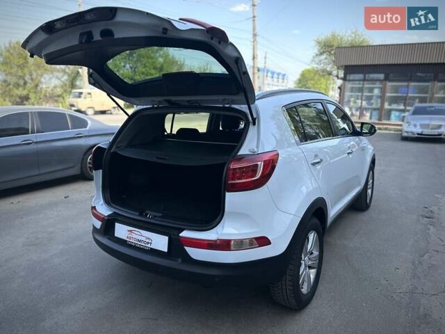 Кіа Sportage 2011 у Сумах на Automoto.ua Білий Кіа Sportage, об'ємом двигуна 1.7 л та пробігом 228 тис. км за 13700 $, фото 5 на Automoto.ua