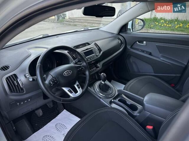 Кіа Sportage 2011 у Сумах на Automoto.ua Білий Кіа Sportage, об'ємом двигуна 1.7 л та пробігом 228 тис. км за 13700 $, фото 118 на Automoto.ua