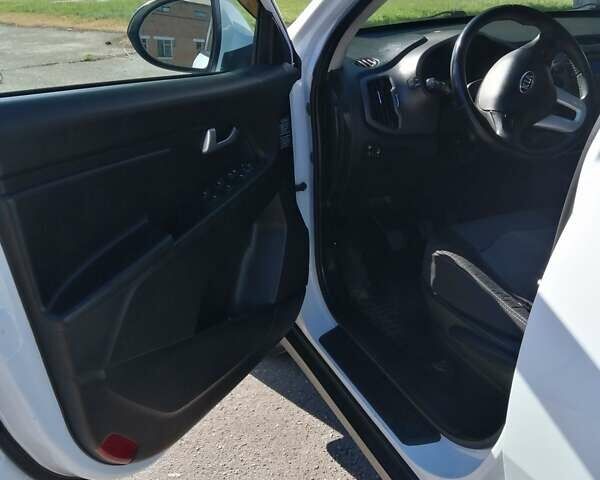 Білий Кіа Sportage, об'ємом двигуна 1.69 л та пробігом 142 тис. км за 11500 $, фото 14 на Automoto.ua