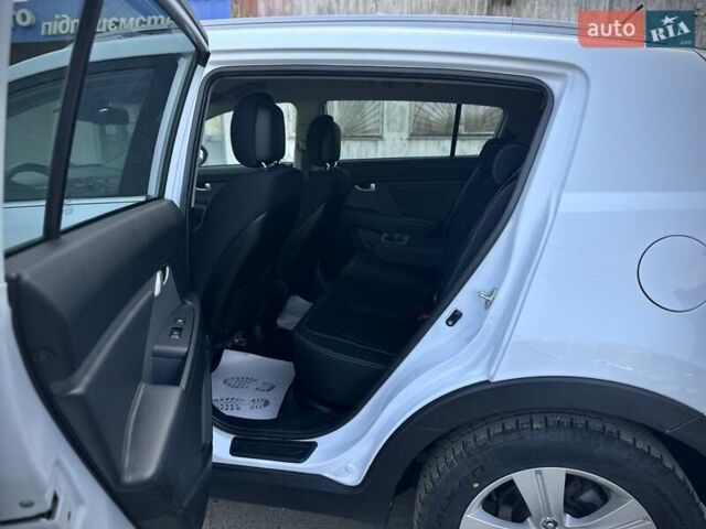 Кіа Sportage 2011 у Сумах на Automoto.ua Білий Кіа Sportage, об'ємом двигуна 1.7 л та пробігом 228 тис. км за 13700 $, фото 75 на Automoto.ua
