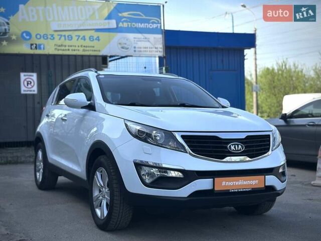 Кіа Sportage 2011 у Сумах на Automoto.ua Білий Кіа Sportage, об'ємом двигуна 1.7 л та пробігом 228 тис. км за 13700 $, фото 1 на Automoto.ua