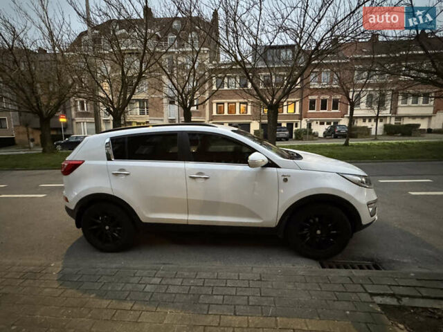 Білий Кіа Sportage, об'ємом двигуна 1.99 л та пробігом 165 тис. км за 14039 $, фото 5 на Automoto.ua