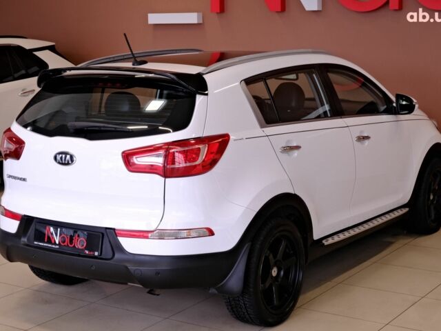 Белый Киа Sportage, объемом двигателя 2 л и пробегом 126 тыс. км за 12900 $, фото 4 на Automoto.ua