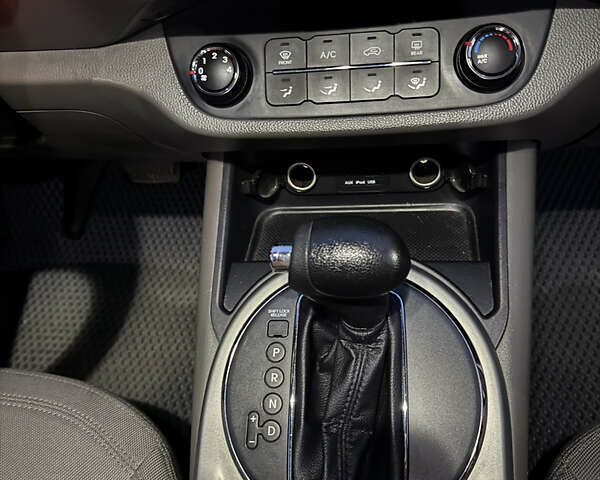 Білий Кіа Sportage, об'ємом двигуна 2.4 л та пробігом 265 тис. км за 10599 $, фото 23 на Automoto.ua