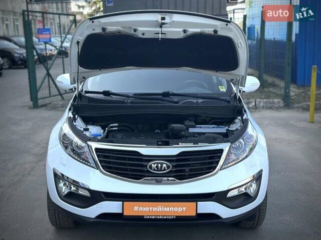 Кіа Sportage 2011 у Сумах на Automoto.ua Білий Кіа Sportage, об'ємом двигуна 1.7 л та пробігом 228 тис. км за 13700 $, фото 10 на Automoto.ua