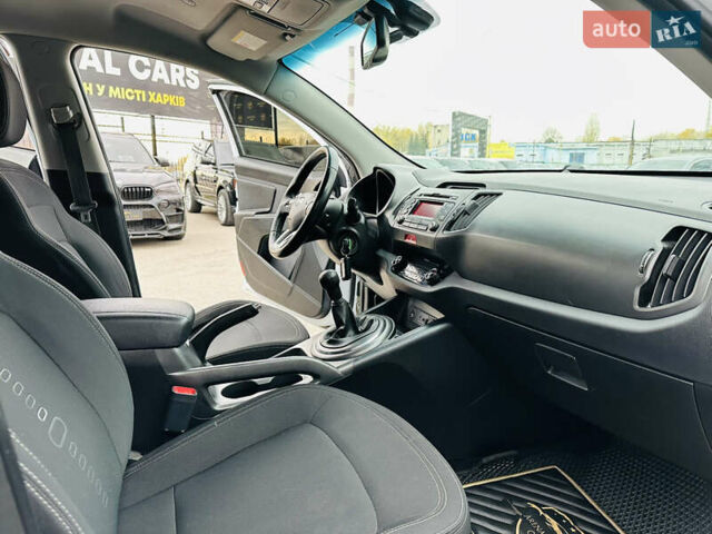 Белый Киа Sportage, объемом двигателя 2 л и пробегом 225 тыс. км за 12400 $, фото 23 на Automoto.ua