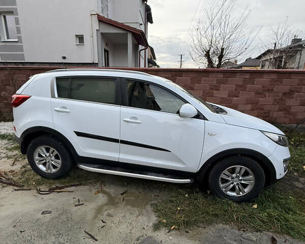 Белый Киа Sportage, объемом двигателя 2 л и пробегом 167 тыс. км за 12500 $, фото 2 на Automoto.ua