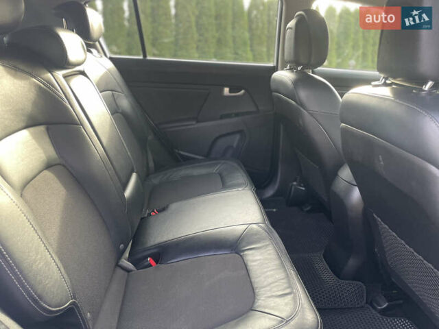 Білий Кіа Sportage, об'ємом двигуна 2 л та пробігом 215 тис. км за 13800 $, фото 12 на Automoto.ua