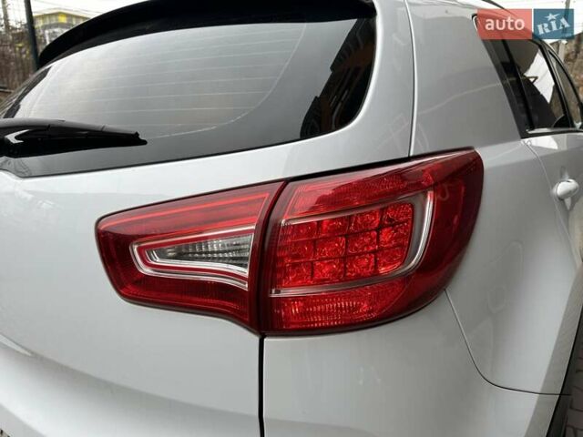 Белый Киа Sportage, объемом двигателя 2 л и пробегом 115 тыс. км за 12999 $, фото 17 на Automoto.ua