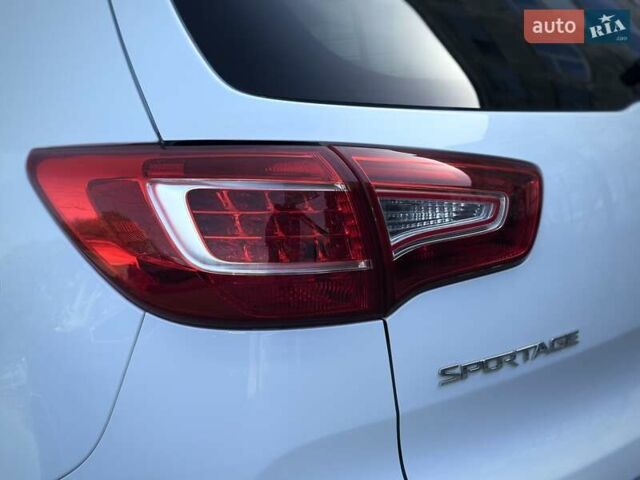 Кіа Sportage 2011 у Сумах на Automoto.ua Білий Кіа Sportage, об'ємом двигуна 1.7 л та пробігом 228 тис. км за 13700 $, фото 50 на Automoto.ua