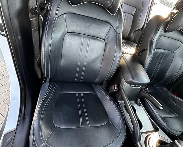 Білий Кіа Sportage, об'ємом двигуна 2 л та пробігом 258 тис. км за 13500 $, фото 18 на Automoto.ua