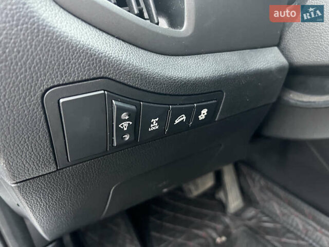 Белый Киа Sportage, объемом двигателя 2 л и пробегом 135 тыс. км за 12999 $, фото 14 на Automoto.ua