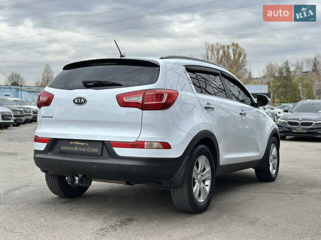 Белый Киа Sportage, объемом двигателя 2 л и пробегом 225 тыс. км за 12400 $, фото 9 на Automoto.ua
