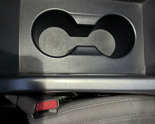 Білий Кіа Sportage, об'ємом двигуна 2.4 л та пробігом 265 тис. км за 10599 $, фото 24 на Automoto.ua