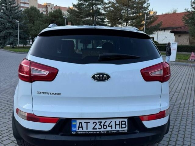 Белый Киа Sportage, объемом двигателя 2 л и пробегом 199 тыс. км за 11000 $, фото 3 на Automoto.ua