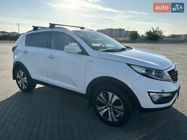 Білий Кіа Sportage, об'ємом двигуна 2 л та пробігом 258 тис. км за 13500 $, фото 3 на Automoto.ua