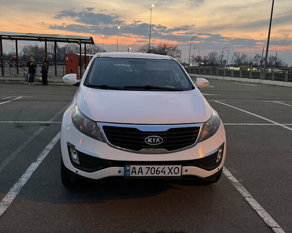 Білий Кіа Sportage, об'ємом двигуна 2.4 л та пробігом 265 тис. км за 10599 $, фото 2 на Automoto.ua
