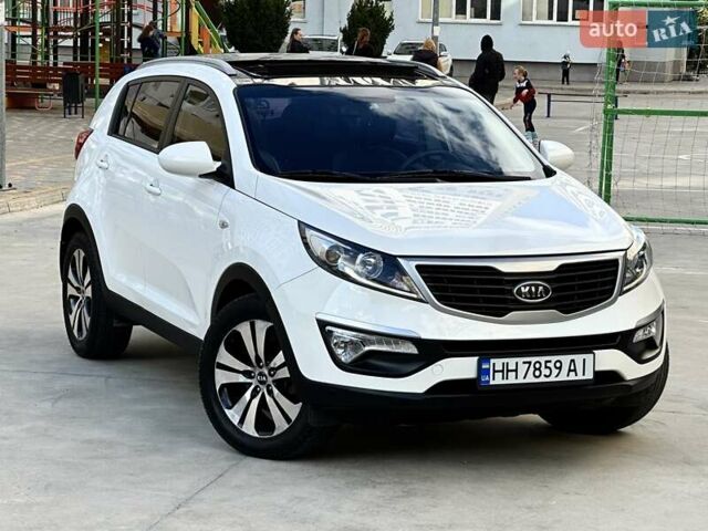 Білий Кіа Sportage, об'ємом двигуна 2 л та пробігом 165 тис. км за 13999 $, фото 2 на Automoto.ua