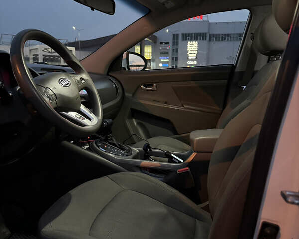Білий Кіа Sportage, об'ємом двигуна 2.4 л та пробігом 265 тис. км за 10599 $, фото 15 на Automoto.ua
