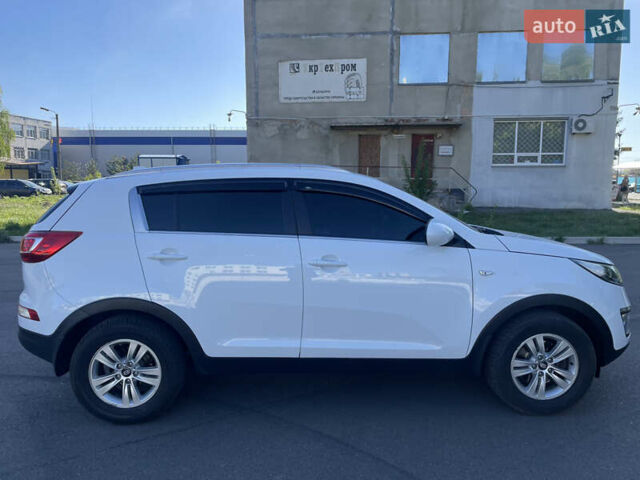 Кіа Sportage 2011 у Белой Церкве на Automoto.ua Білий Кіа Sportage, об'ємом двигуна 2 л та пробігом 167 тис. км за 13200 $, фото 10 на Automoto.ua