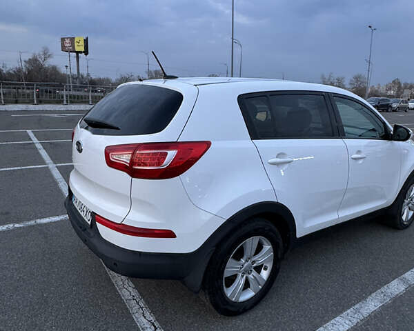 Білий Кіа Sportage, об'ємом двигуна 2.4 л та пробігом 265 тис. км за 10599 $, фото 6 на Automoto.ua