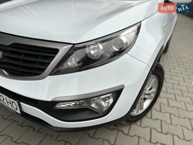 Белый Киа Sportage, объемом двигателя 2 л и пробегом 115 тыс. км за 12999 $, фото 24 на Automoto.ua