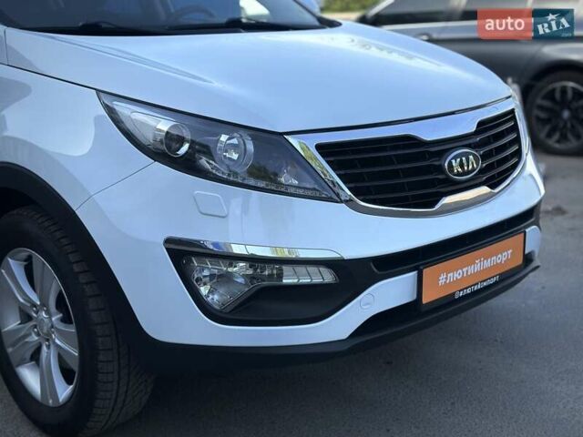 Кіа Sportage 2011 у Сумах на Automoto.ua Білий Кіа Sportage, об'ємом двигуна 1.7 л та пробігом 228 тис. км за 13700 $, фото 52 на Automoto.ua