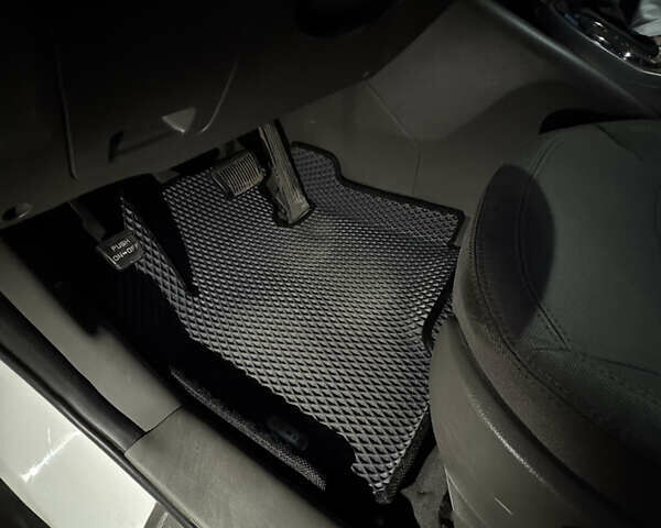 Білий Кіа Sportage, об'ємом двигуна 2.4 л та пробігом 265 тис. км за 10599 $, фото 26 на Automoto.ua