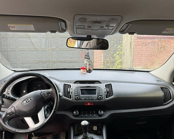 Белый Киа Sportage, объемом двигателя 2 л и пробегом 167 тыс. км за 12500 $, фото 9 на Automoto.ua