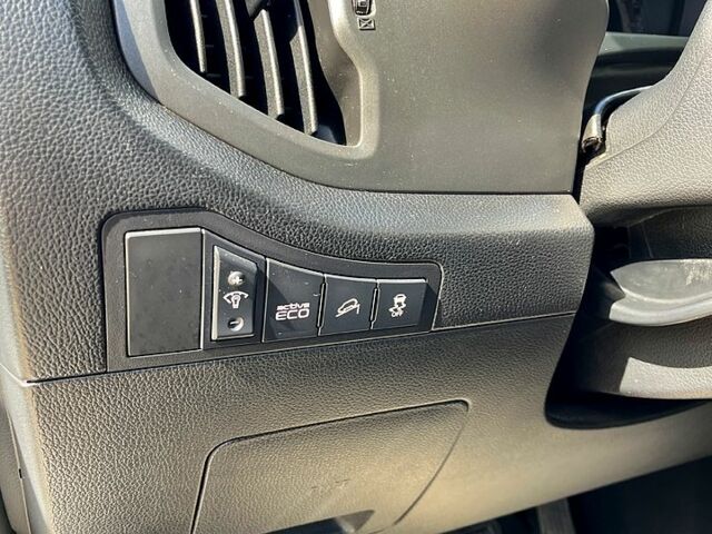 Білий Кіа Sportage, об'ємом двигуна 2 л та пробігом 183 тис. км за 12400 $, фото 11 на Automoto.ua