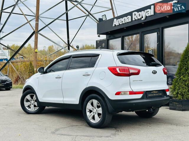 Белый Киа Sportage, объемом двигателя 2 л и пробегом 225 тыс. км за 12400 $, фото 3 на Automoto.ua