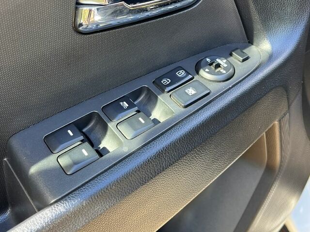 Білий Кіа Sportage, об'ємом двигуна 2 л та пробігом 183 тис. км за 12400 $, фото 5 на Automoto.ua