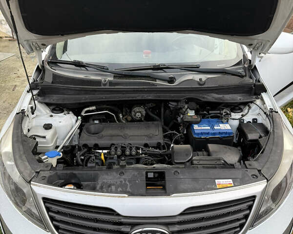 Белый Киа Sportage, объемом двигателя 2 л и пробегом 167 тыс. км за 12500 $, фото 14 на Automoto.ua