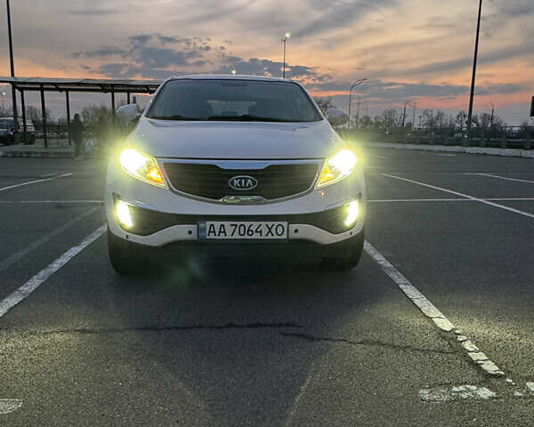 Білий Кіа Sportage, об'ємом двигуна 2.4 л та пробігом 265 тис. км за 10599 $, фото 1 на Automoto.ua