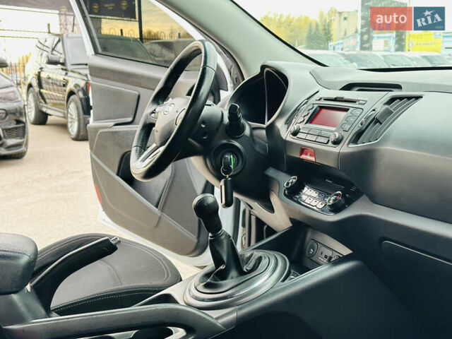 Белый Киа Sportage, объемом двигателя 2 л и пробегом 225 тыс. км за 12400 $, фото 24 на Automoto.ua