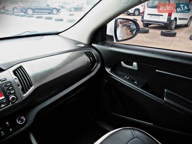 Белый Киа Sportage, объемом двигателя 1.7 л и пробегом 173 тыс. км за 11700 $, фото 9 на Automoto.ua